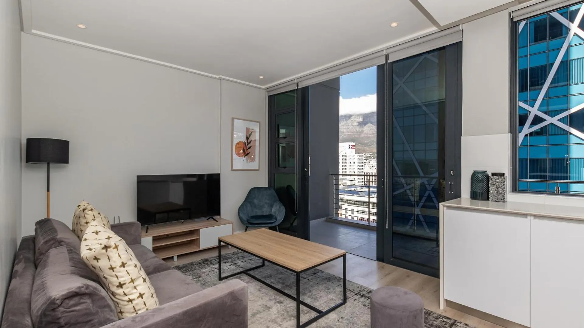 16 On Bree One Bedroom With Amazing Views Of Cape Town South Africa
