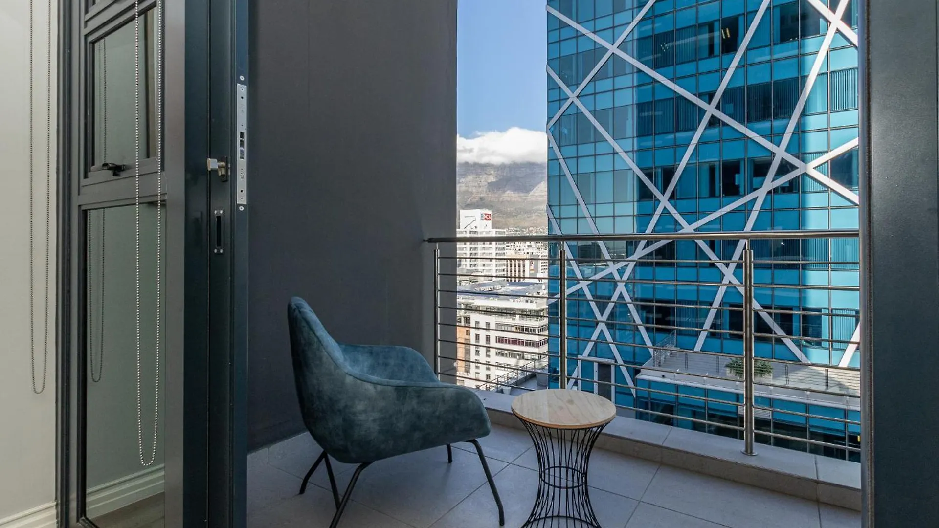 16 On Bree One Bedroom With Amazing Views Of Cape Town Apartment